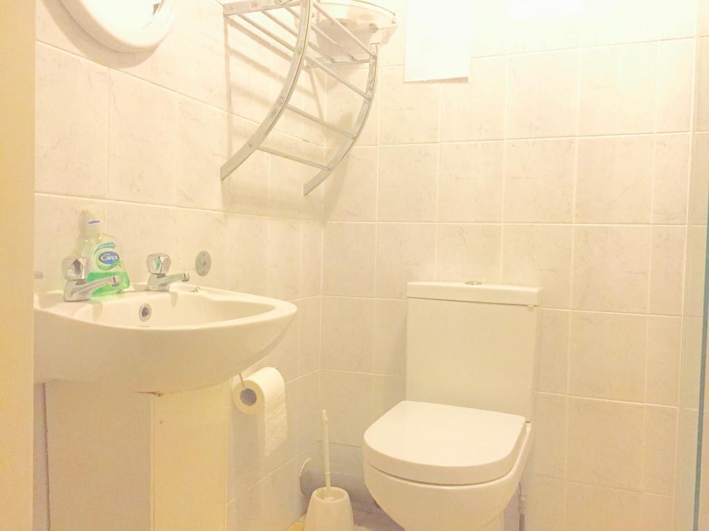 Southend Inn Hotel - Close To Beach, Train Station & Southend Airport Ruang foto