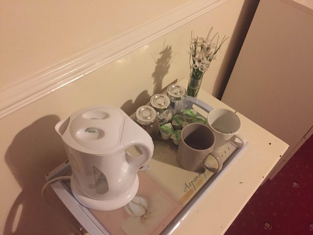 Southend Inn Hotel - Close To Beach, Train Station & Southend Airport Ruang foto